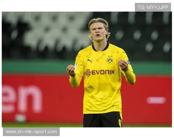 多特锋线在两翼的连续渗透打乱了对方防守：战术洞察与个人成长的软文