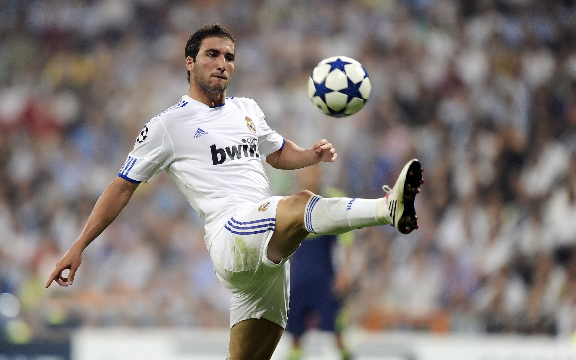 詹姆斯社媒发文鼓励新秀勇敢拼搏,詹姆斯发催泪长文